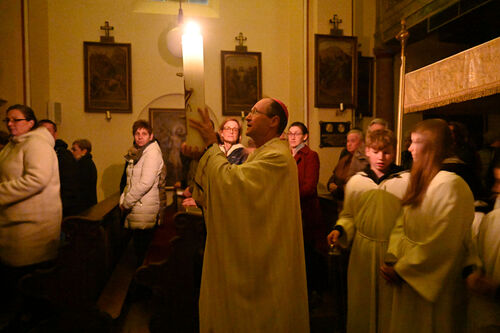 Osternachtsfeier mit Weihbischof Turnovszky